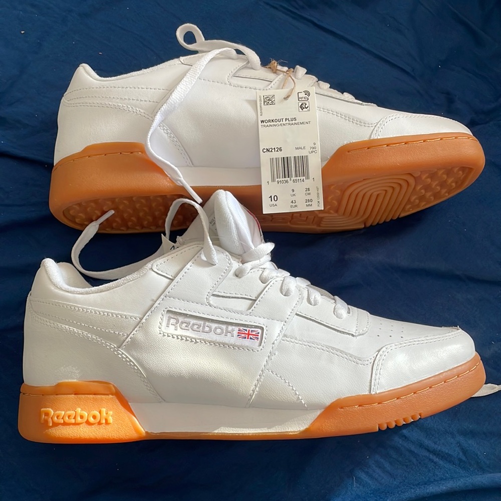 Men’s casual tennis shoes